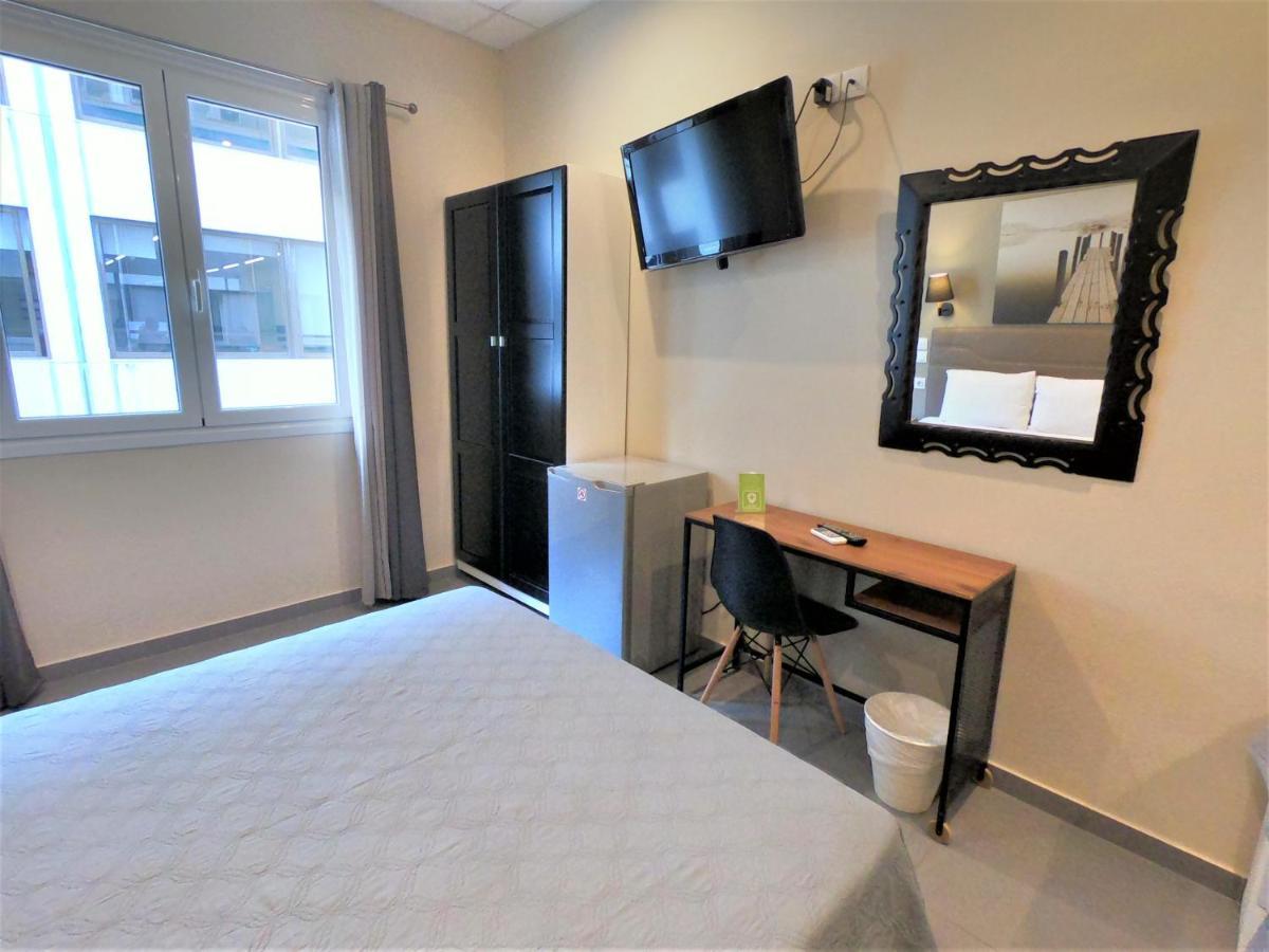 Achillion Hotel Piraeus Luaran gambar