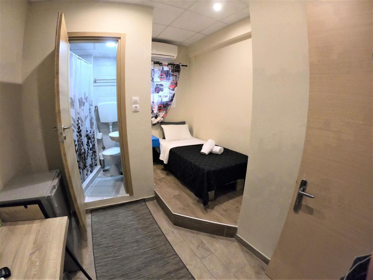 Achillion Hotel Piraeus Luaran gambar