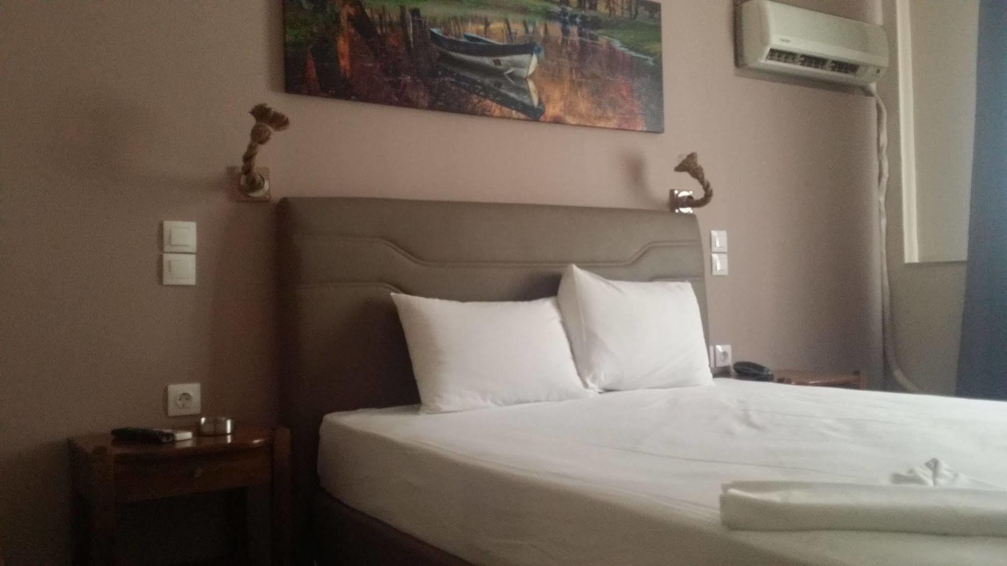 Achillion Hotel Piraeus Luaran gambar