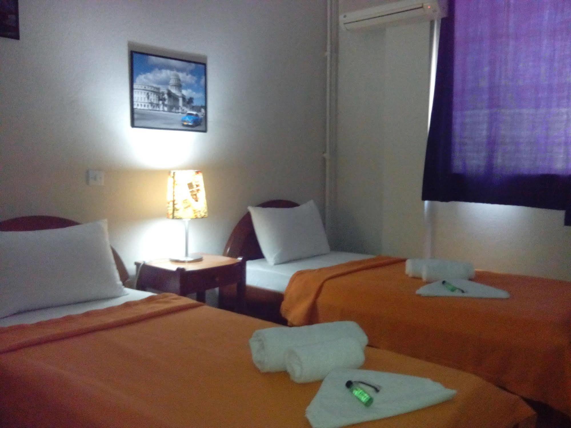 Achillion Hotel Piraeus Luaran gambar